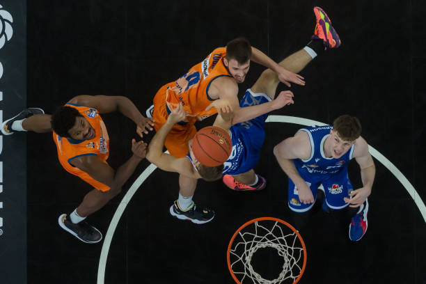 钟接到皮克 钟接到皮克