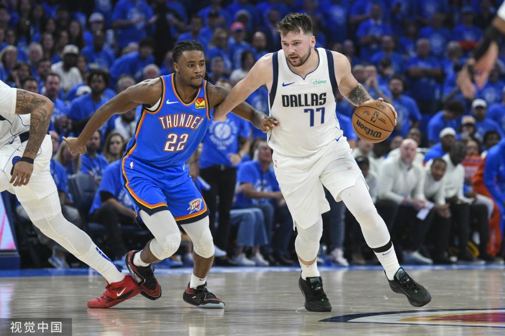 的滑雪登山 的滑雪登山