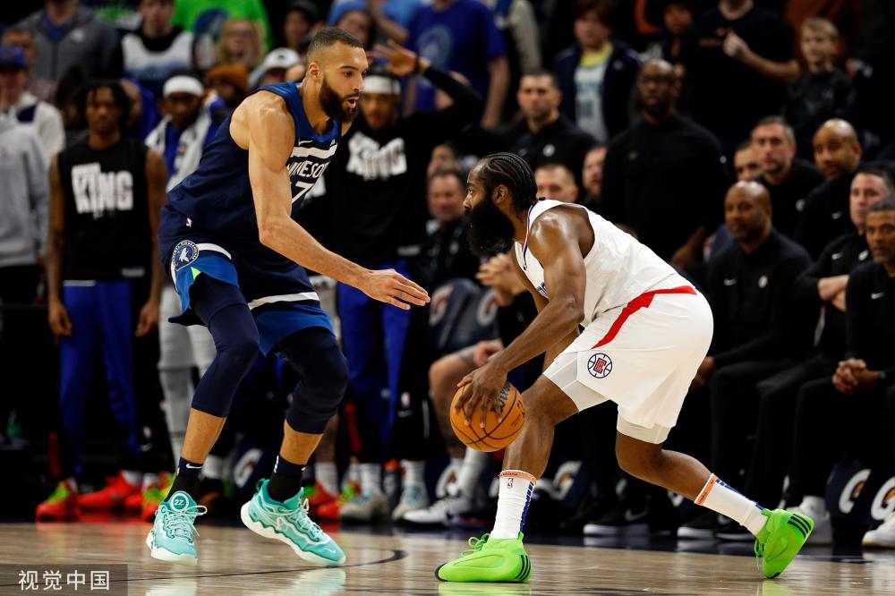 申京在比赛 申京在比赛